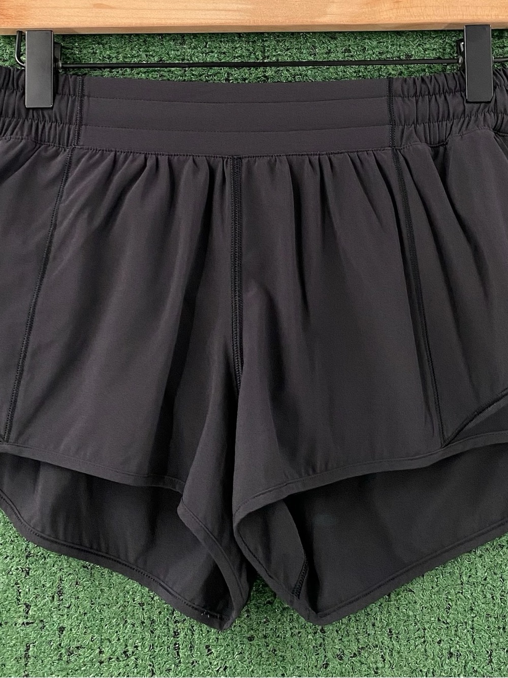 Lululemon Hotty Hot Black Lined Short Shorts Women’s Size 8